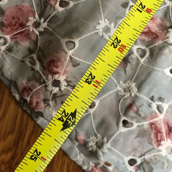 Floral Cottagecore Eyelet Blouse - Picture 5 of 6